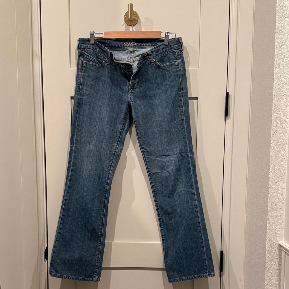 Old Navy Women's Boot Cut Jeans in Blue